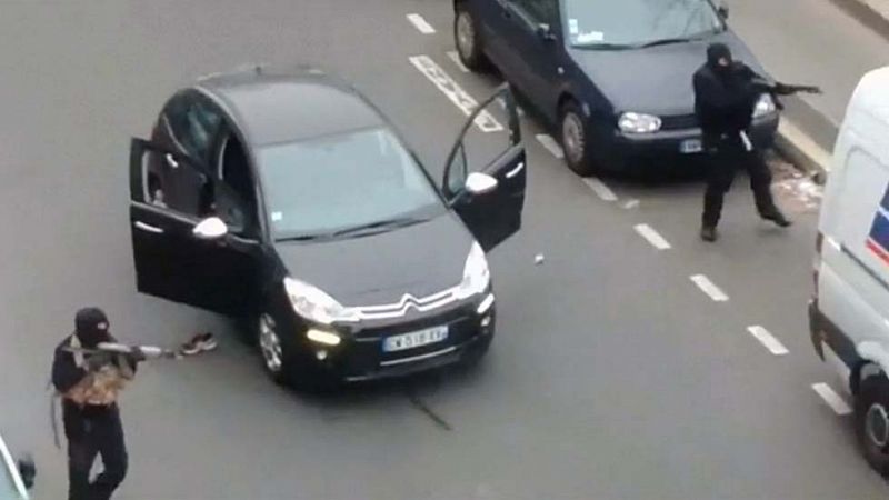 La Policía francesa identifica a los tres sospechosos del ataque al 'Charlie Hebdo'