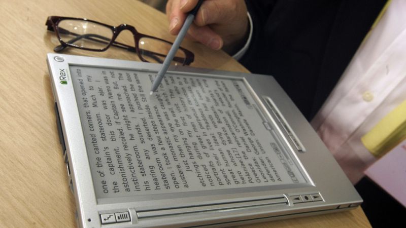 Casi un 80 % de los españoles prefiere el papel al libro electrónico
