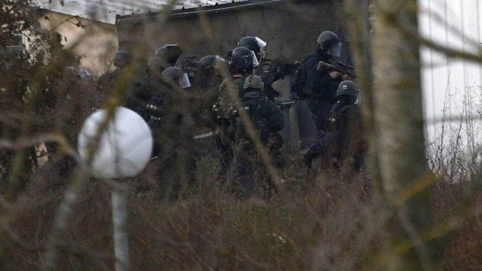 Los autores de la masacre en 'Charlie Hebdo' mueren en una operación policial sin precedentes | Ver