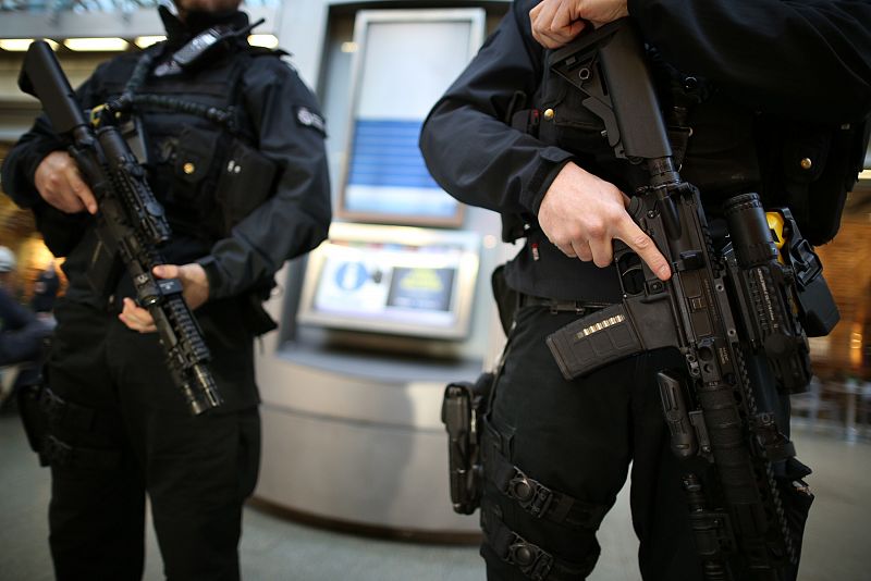Internet y Schengen: la UE debate drásticas medidas antiterroristas tras los atentados de París