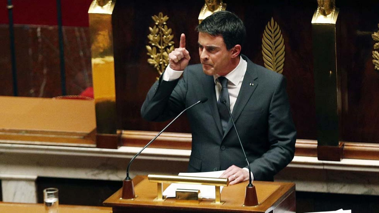 Valls declara la "guerra" a los yihadistas y anuncia medidas antiterroristas "excepcionales" | Ver