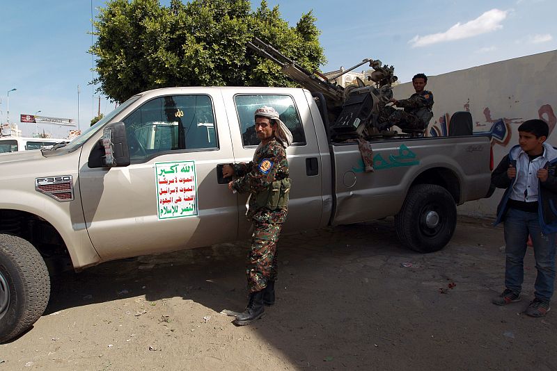 El gobierno yemení y los rebeldes hutíes declaran un alto el fuego tras los choques en la capital
