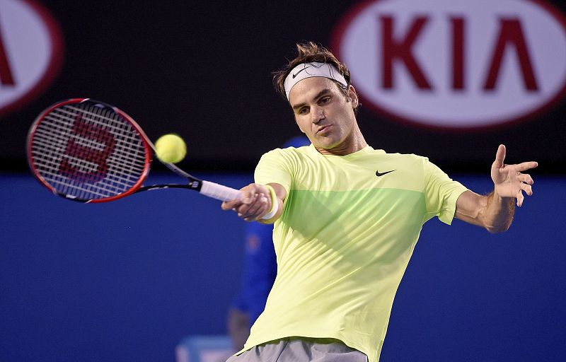 Federer prosigue su racha y vence a Lu en su debut en Melbourne