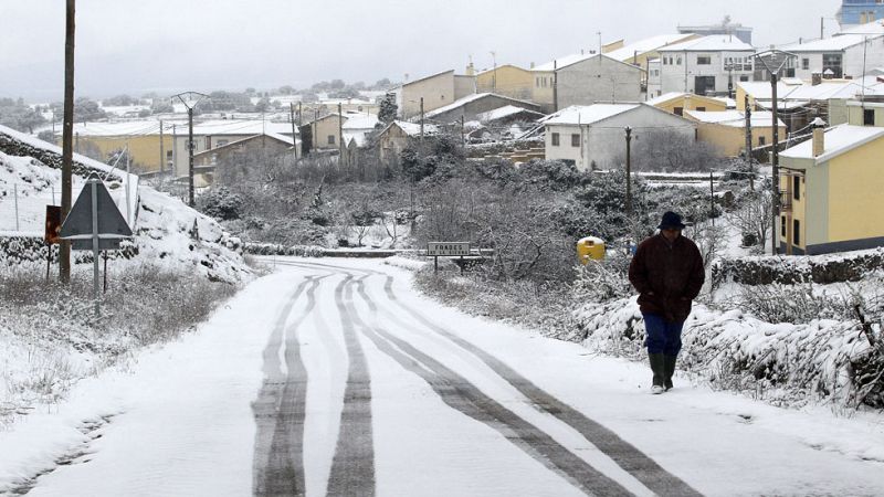 Las bajas temperaturas, lluvias, nieves y fuerte oleaje ponen en alerta 26 provincias