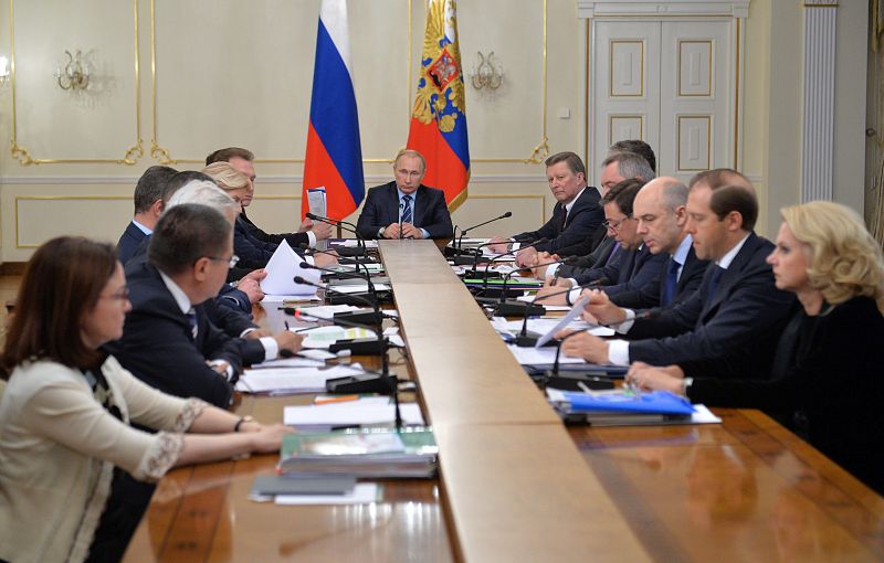 Putin anuncia un plan de 18.000 millones de euros para impulsar la renqueante economía rusa