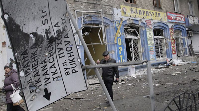 Varios muertos al impactar un proyectil en una parada de autobús en Donetsk