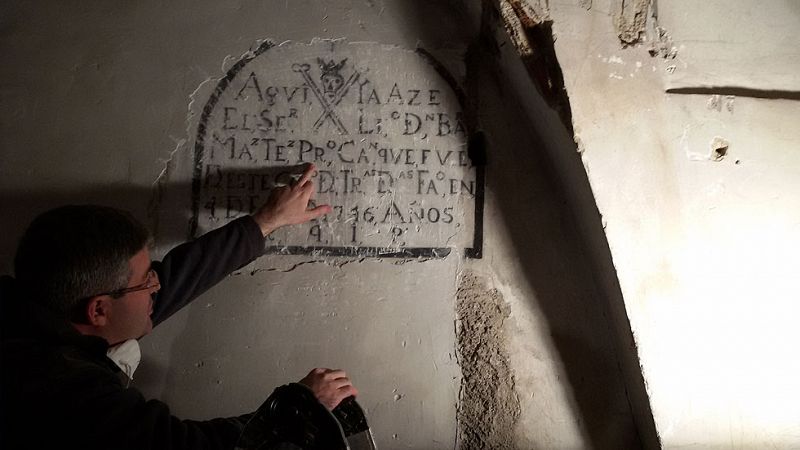 Los expertos entrarán en más de 40 tumbas de la cripta para buscar los restos de Cervantes