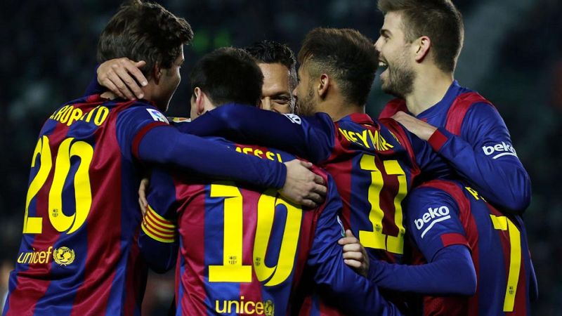 Piqué rompe el muro del Elche para que Neymar y Messi arrollen