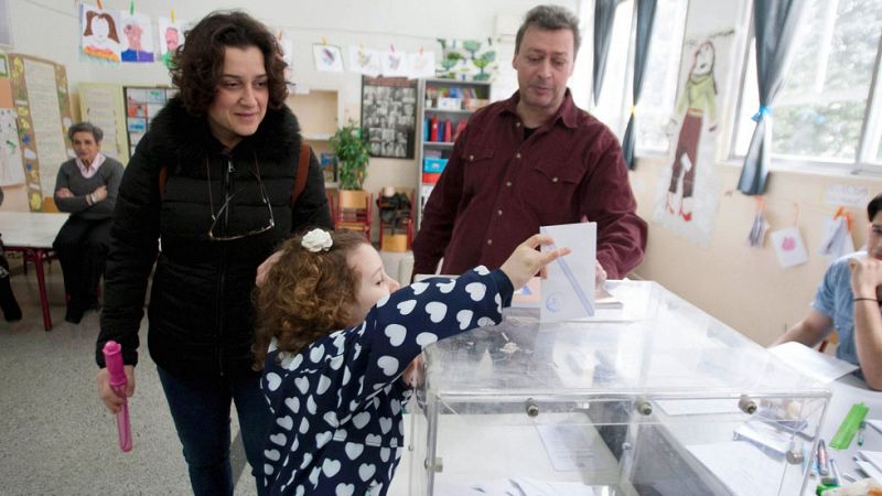 Grecia vota sin incidentes en unos comicios que siembran incertidumbre en Europa