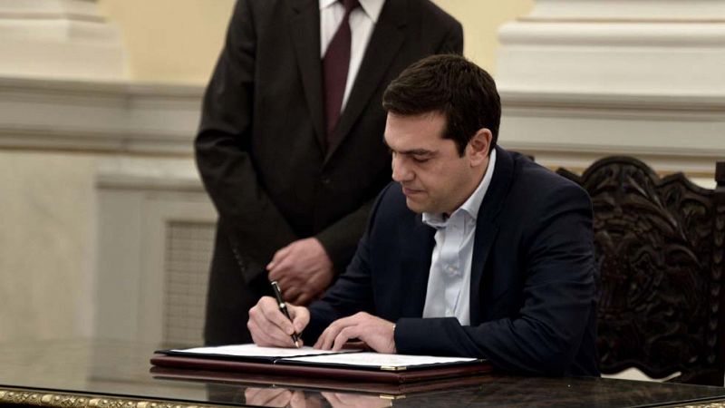 Tsipras toma posesiTsipras toma posesión como primer ministro de Grecia y gobernará con la derecha nacionalista