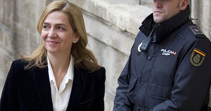 El juez propone juzgar a dos abogados por grabar a la infanta en su declaración por Nóos