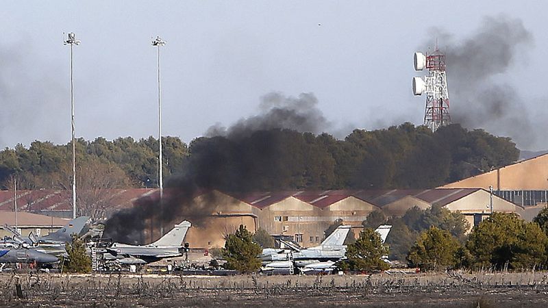 Diez muertos y 21 heridos al estrellarse un F-16 griego en la base aérea de Albacete