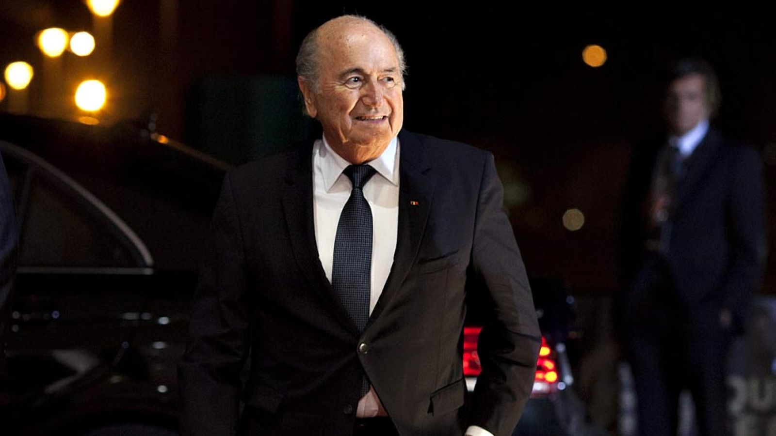 La FIFA está investigando los fichajes del Real Madrid de jugadores menores de edad. Emilio Butragueño ha asegurado que tienen una "tranquilidad absoluta" y que colaborarán con la FIFA.