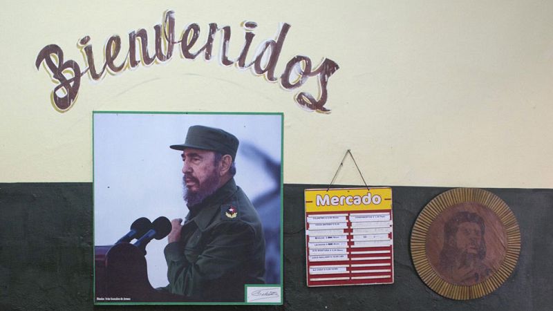 Fidel Castro respalda una "solución pacífica" al conflicto pero no confía en Estados Unidos