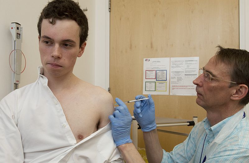 Los primeros ensayos de la vacuna contra el ébola probada en Oxford muestran que es segura