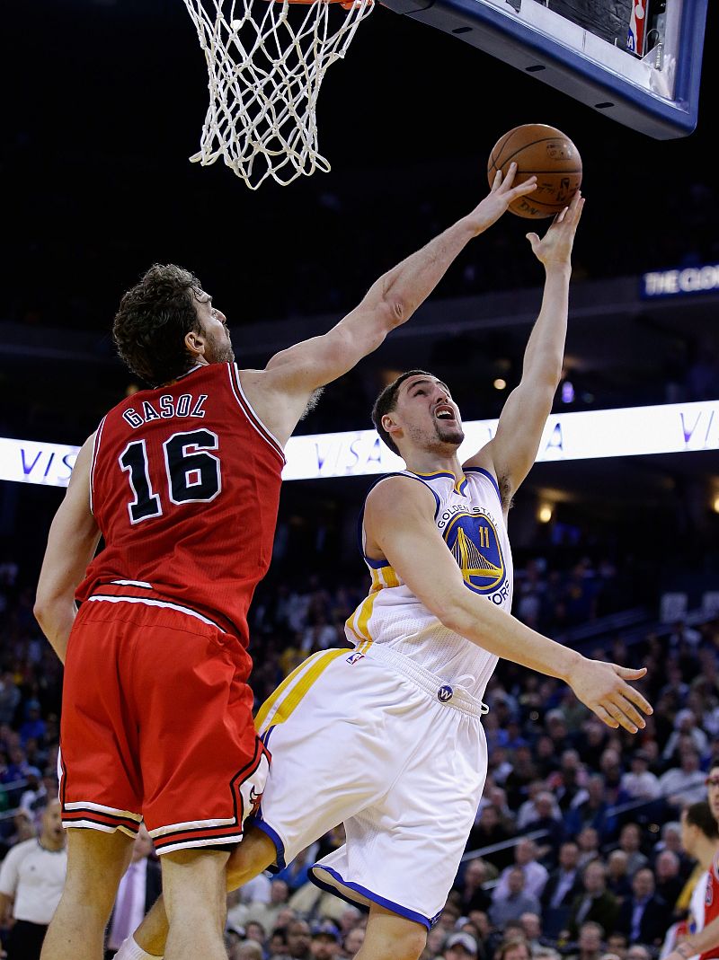 Pau Gasol logró su vigésimo octavo doble-doble ante los Warriors