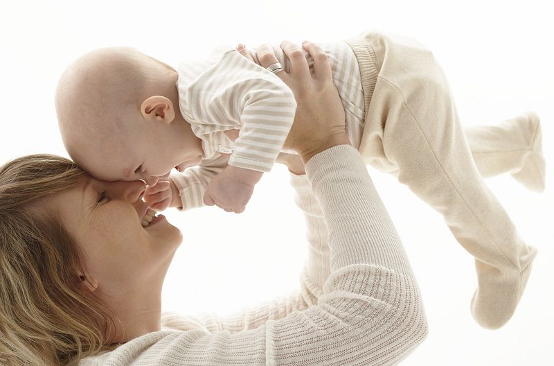 Los permisos por maternidad caen el 2,66% en 2014 y suman 281.151 prestaciones