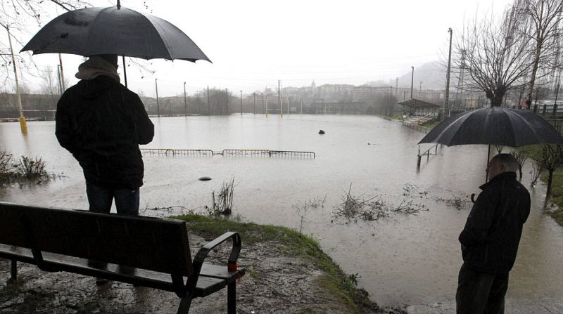 El temporal de viento, lluvia, nieve y olas mantiene en alerta a 48 provincias