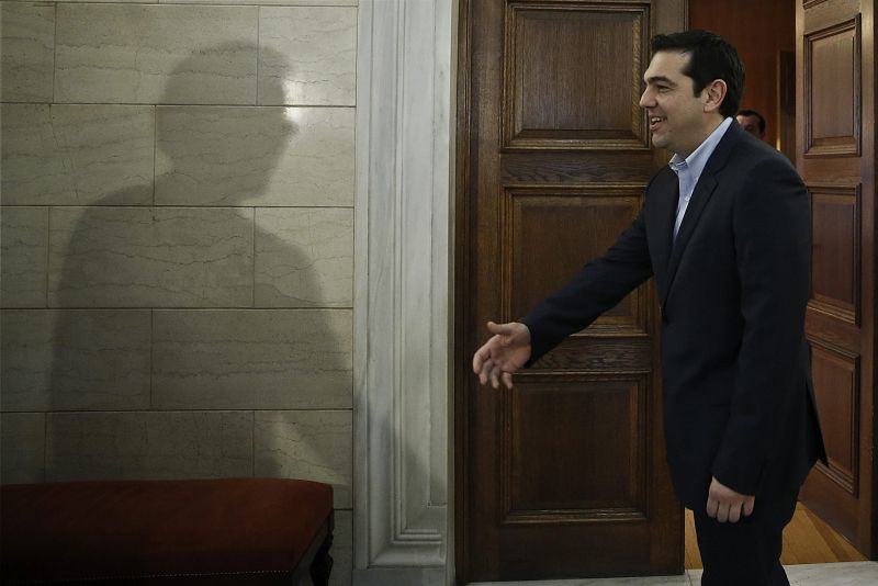 Tsipras inicia una gira por Europa para retomar las negociaciones económicas