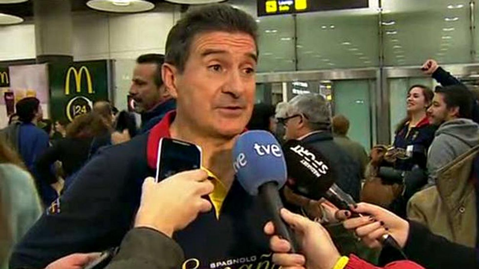 El seleccionador español de balonmano, Manolo Cadenas, valoró a su llegada a madrid el esfuerzo realizado por sus jugadores en el Mundial de Catar, donde la selección española fue cuarta, aunque reconoció que a ese trabajo le ha faltado "la recompens