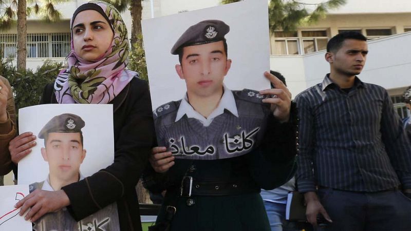 Jordania confirma que el grupo Estado Islámico ejecutó a su piloto hace un mes