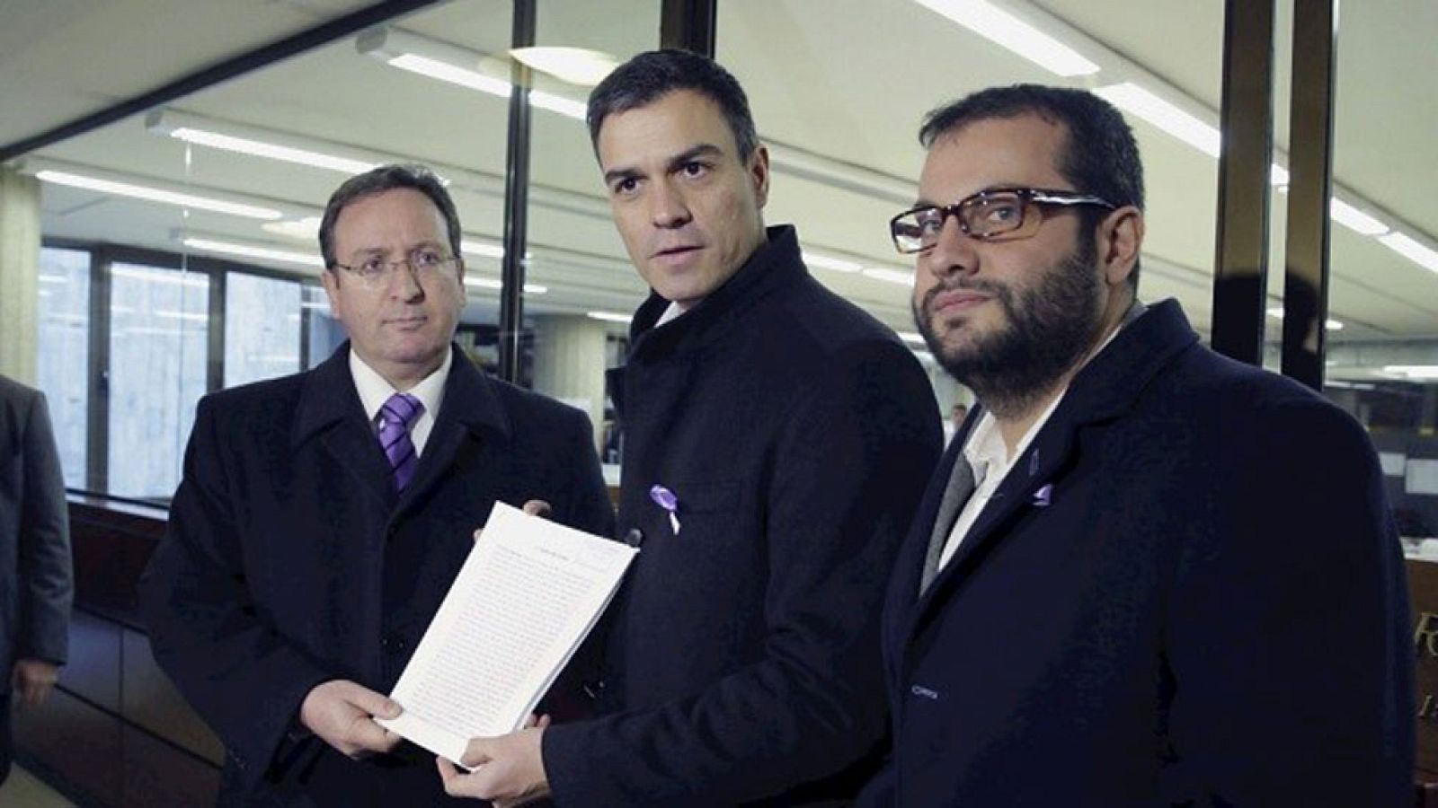 Encuesta del CIS: Pedro Sánchez dice que 'toca trabajar' y en Podemos se definen como 'la única alternativa al PP'