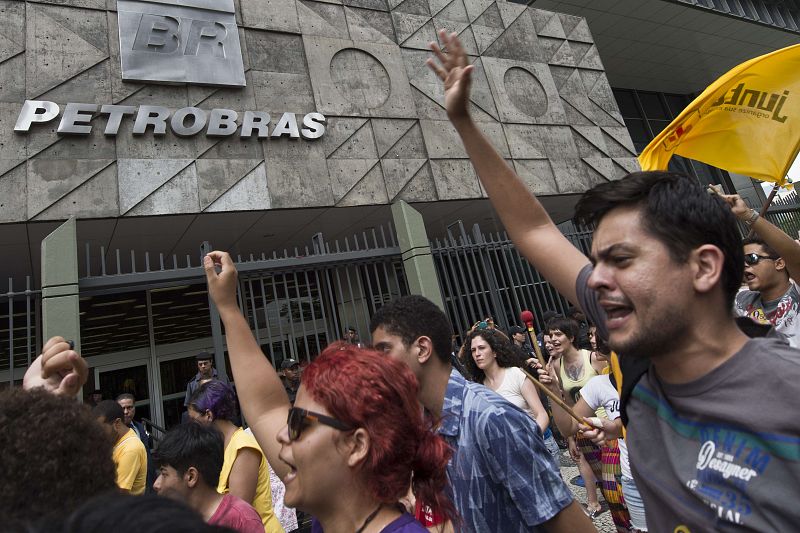 La petrolera Petrobras confirma que toda su dirección será sustituida por un escándalo de corrupción