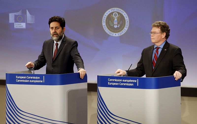 La UE y EE.UU. acuerdan intensificar las negociaciones para el acuerdo de libre comercio