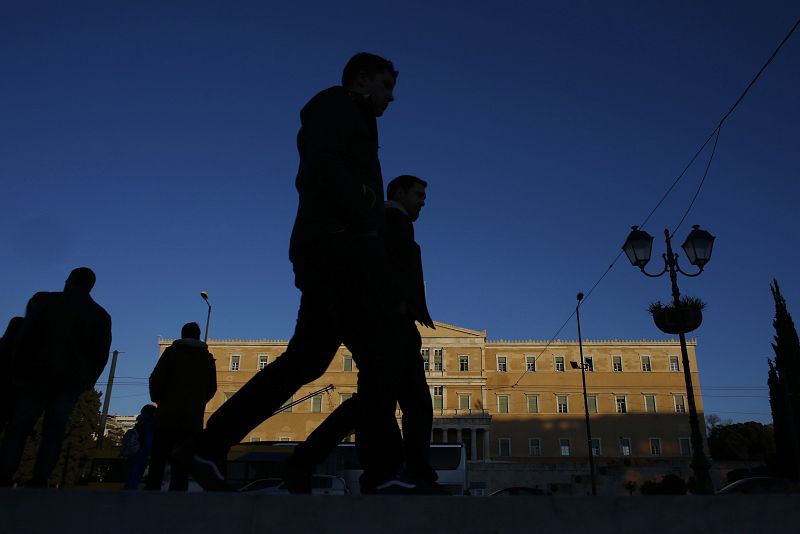 S&P rebaja la nota de Grecia por sus problemas de liquidez y por la falta de acuerdo con la troika