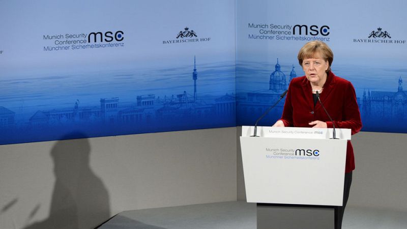 Poroshenko pide "apoyo militar" a Occidente para cerrar la crisis ucraniana