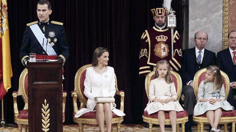 El rey Felipe VI se baja el sueldo un 20% y cobrará 234.204 euros brutos en 2015