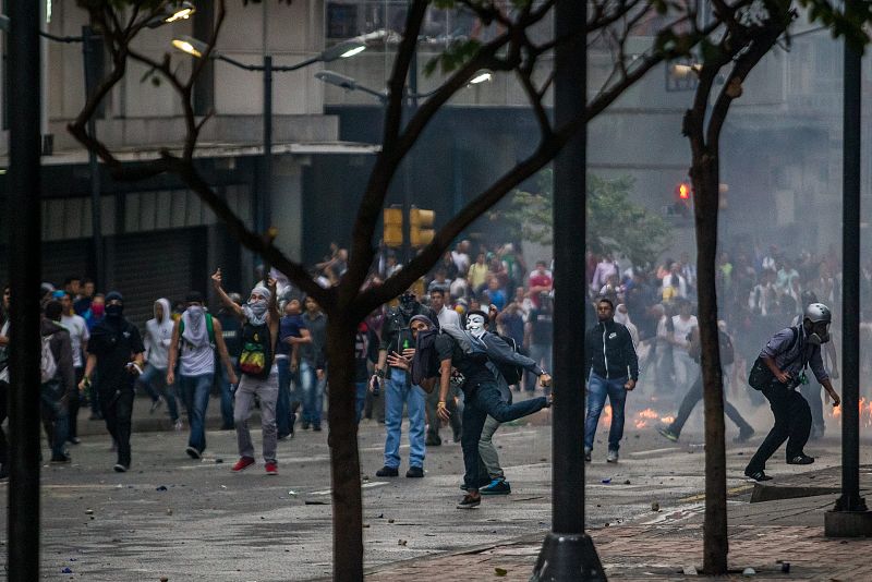 Varias marchas y enfrentamientos marcan el primer aniversario de la ola de protestas en Venezuela