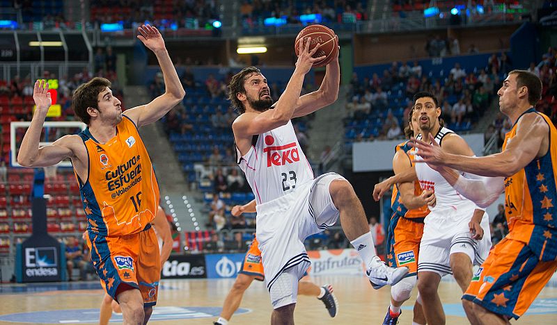 El Valencia Basket prueba al Madrid antes de la Copa