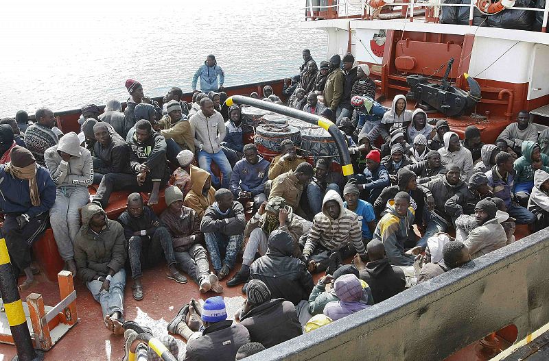 Las autoridades italianas rescatan a más de 2.100 inmigrantes en el Canal de Sicilia