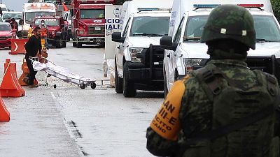 Al menos 11 muertos y decenas de heridos al volcar un autobús en el sur de México
