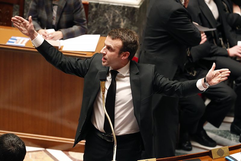 El Gobierno francés se salta el Parlamento para aprobar la ley liberalizadora del ministro Macron