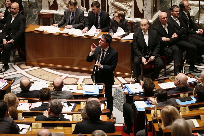 La derecha francesa presenta una moción de censura por la aprobación de la ley Macron