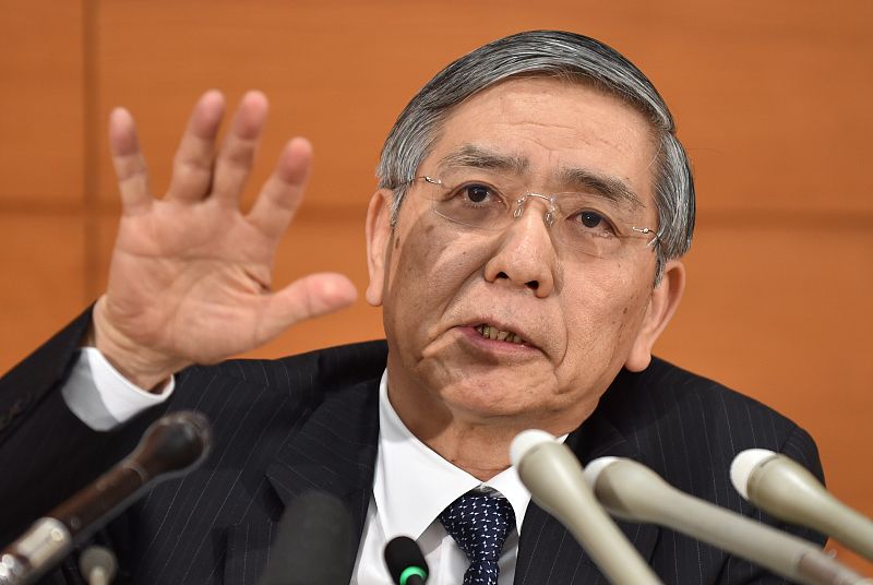 El Banco de Japón mantiene su agresiva política monetaria tras la salida del país de la recesión