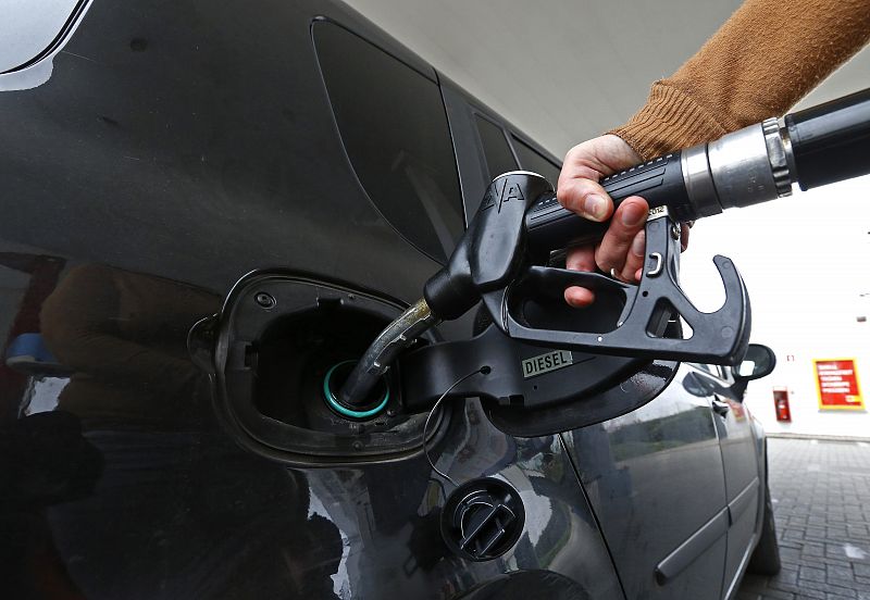 La gasolina y el gasóleo encadenan un mes de subidas y cuestan más que a principios de año