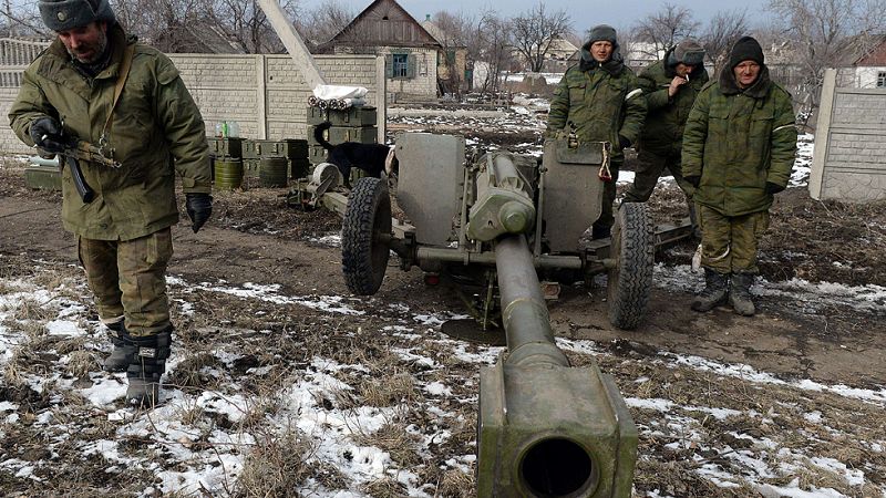 Poroshenko insiste en que la conquista de Debáltsevo por los rebeldes viola el alto el fuego