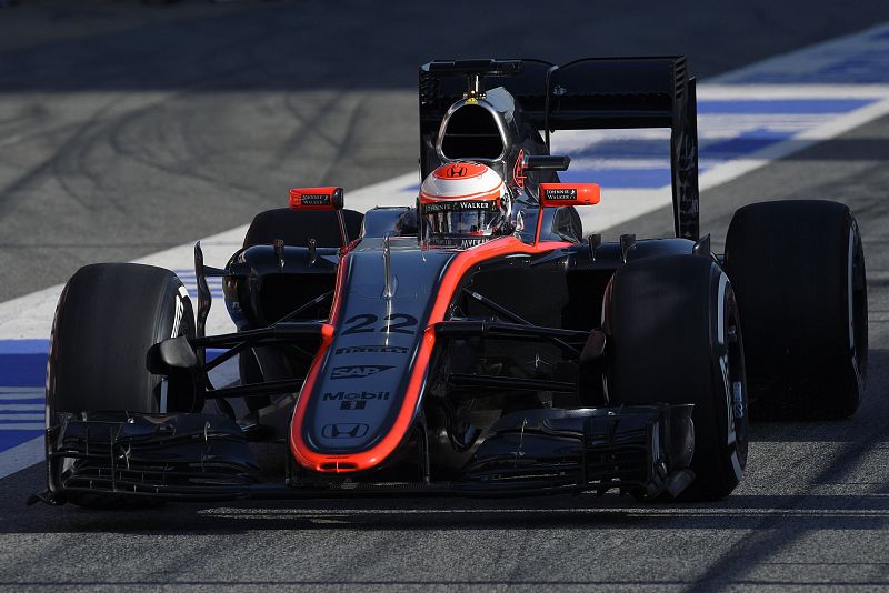 Maldonado lidera la primera jornada en Montmeló; problemas para McLaren