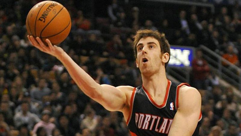 Claver jugará en los Nuggets tras verse envuelto en un traspaso múltiple