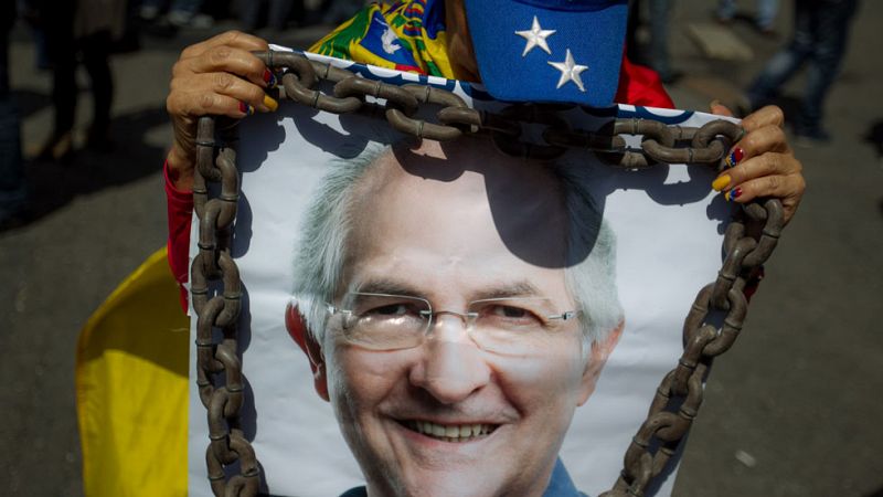 Cientos de personas y dirigentes de la oposición piden la liberación del alcalde de Caracas