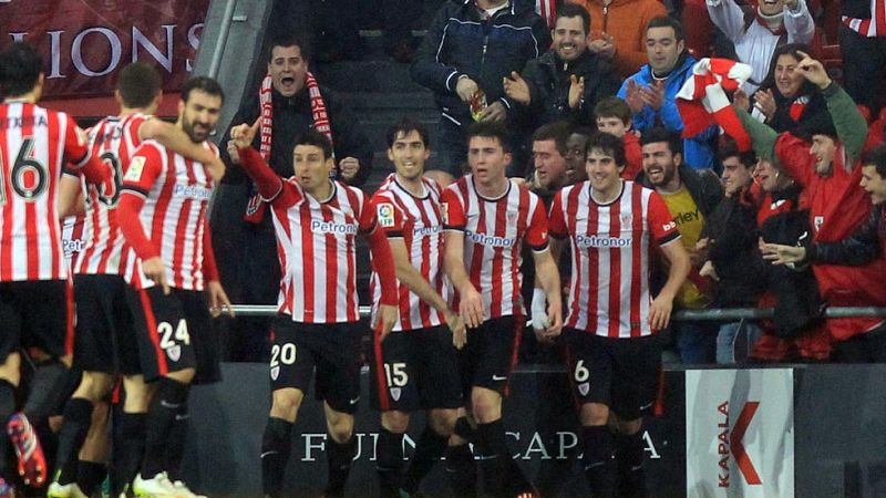Aduriz premia al final el continuo asedio del Athletic sobre el Rayo Vallecano