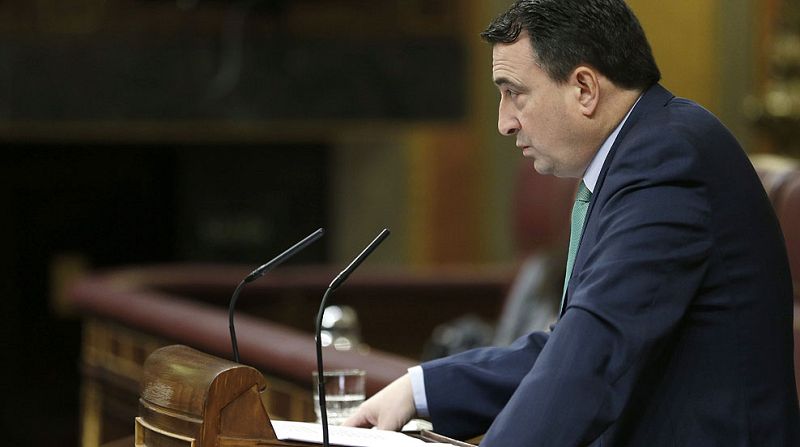El PNV y Amaiur piden cambiar la política de presos a Rajoy que insiste en la disolución de ETA