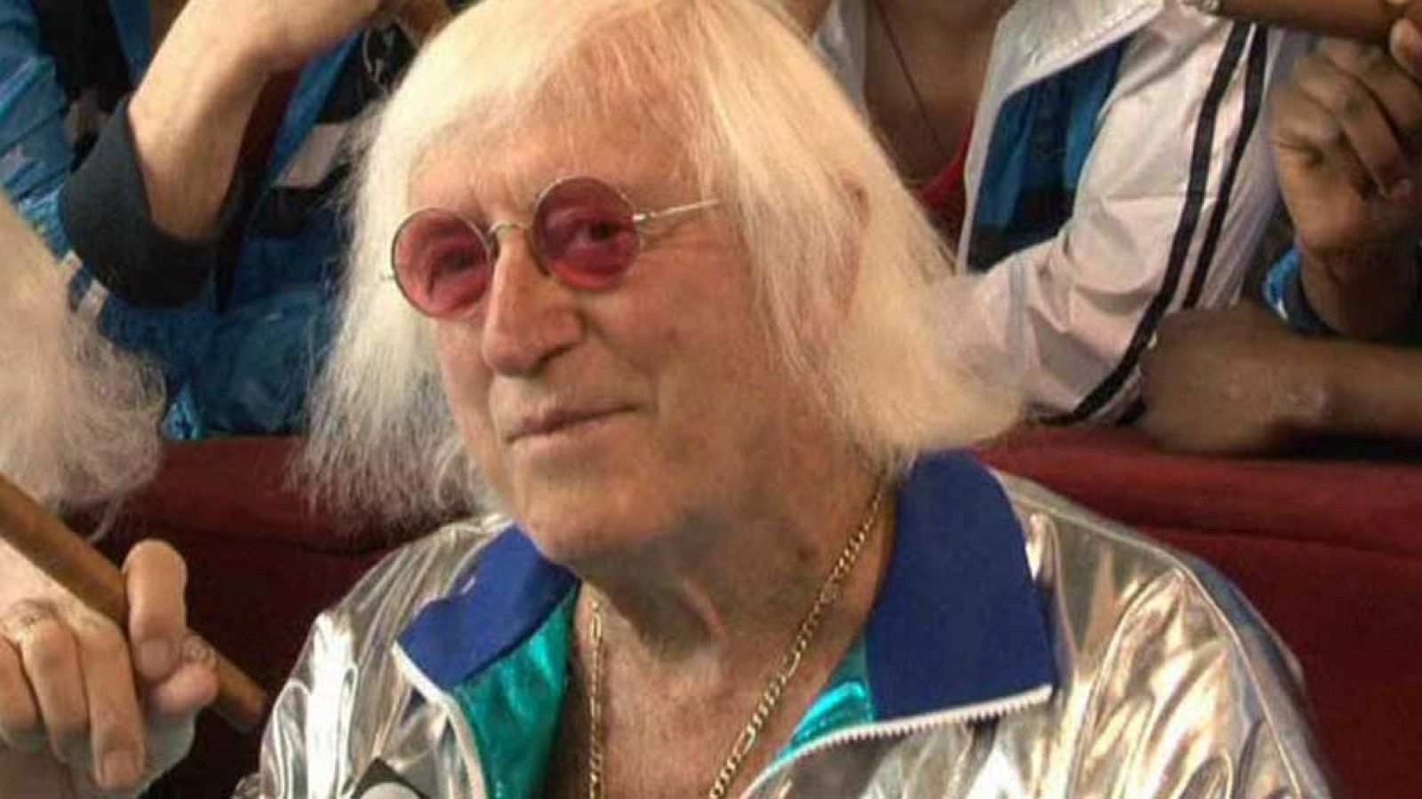 El expresentador de la BBC Jimmy Savile abusó de 63 pacientes en un hospital, según un informe | Ver