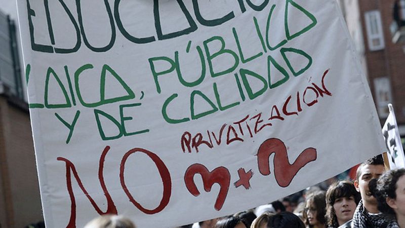 Cientos de estudiantes se manifiestan en Madrid contra la reforma de los grados universitarios