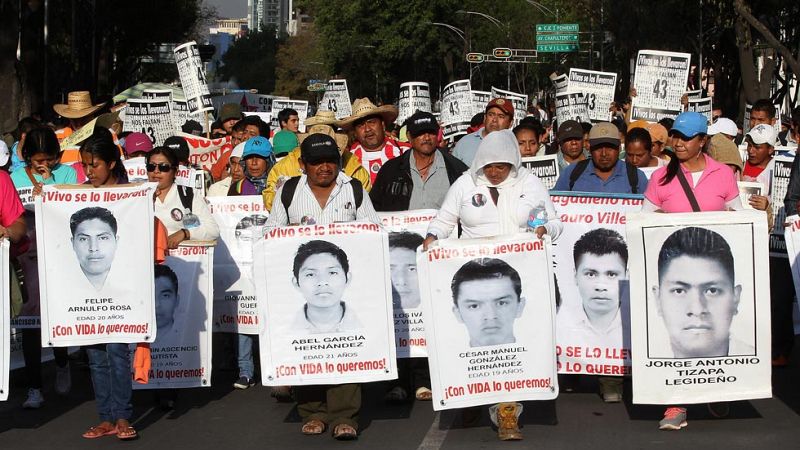 Miles de mexicanos exigen tras cinco meses "justicia y verdad" por los estudiantes de Iguala