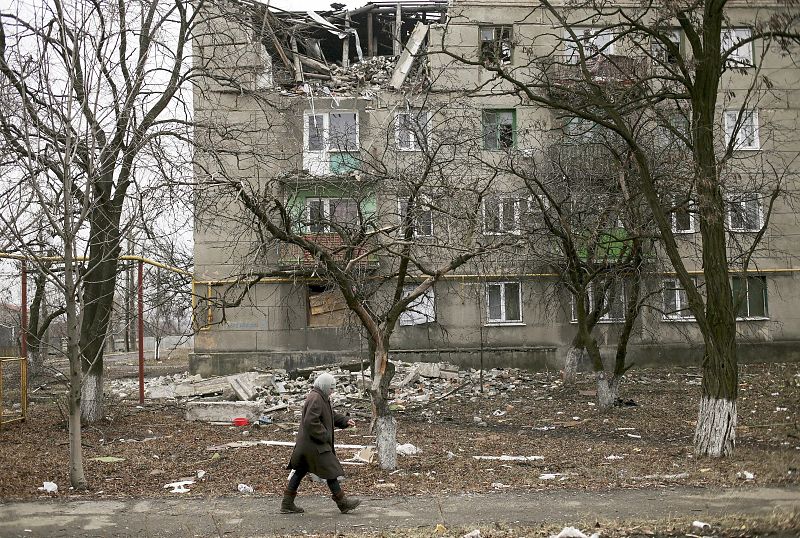 Los prorrusos anuncian el repliegue de todo su armamentos pesado