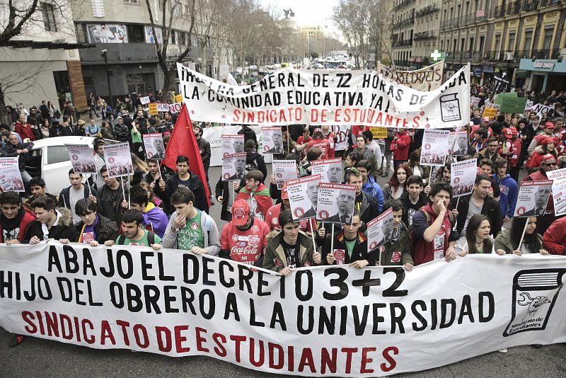 Estudiantes y docentes convocan una huelga el 24 de marzo contra los grados de tres años